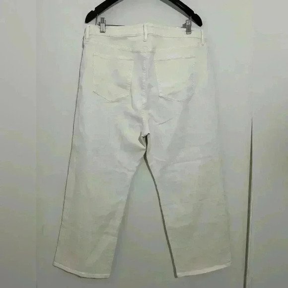 NWOT The Straight Curvy Fit Ann Taylor Jeans Size 16P - Picture 3 of 6